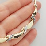 Sárga-fehér arany metszett nyakék