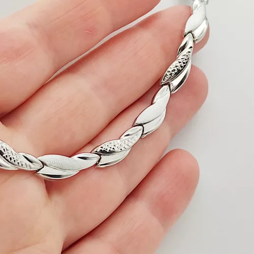 Fehér arany metszett mintás nyakék