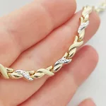 Sárga-fehér arany metszett mintás nyakék