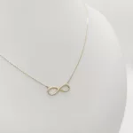 Sárga arany nyaklánc végtelen medállal