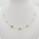 Sárga arany nyaklánc gyöngyház lóhere mintával