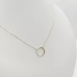 Sárga arany nyaklánc köves kör medállal