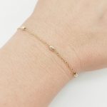 Sárga arany karlánc metszett orsókkal