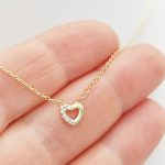 Sárga arany nyaklánc apró szív medállal