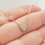 Sárga arany nyaklánc köves szív medállal