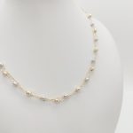 Sárga arany dupla soros nyaklánc sárga-fehér metszett bogyókkal