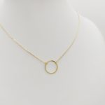Sárga arany minimál nyaklánc kör medállal