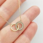 Sárga arany nyaklánc dupla karika medállal