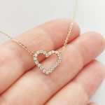 Sárga arany nyaklánc köves szív medállal
