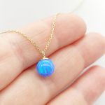 Sárga arany nyaklánc kék opál gömbbel