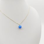 Sárga arany nyaklánc kék opál gömbbel