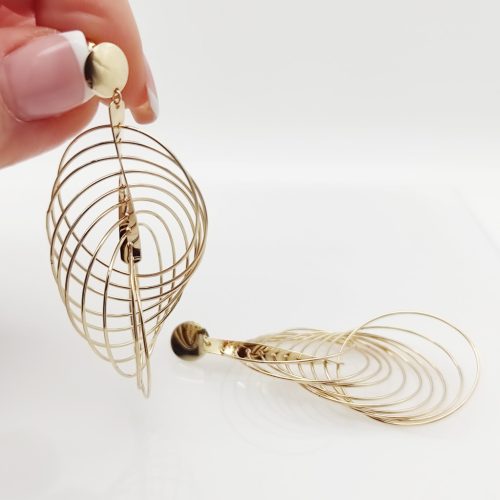 Sárga arany modern mutatós fülbevaló karikákkal