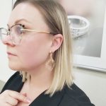 Sárga arany modern mutatós fülbevaló karikákkal