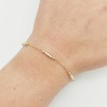 Sárga arany karlánc metszett orsókkal