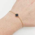 Sárga arany karlánc fekete lóhere medállal