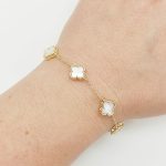 Sárga arany karlánc 5 gyöngyház lóhere medállal