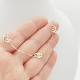 Sárga arany rövid nyaklánc függő pillangókkal