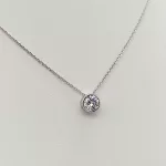 Fehér arany nyaklánc egyköves buttonos medállal
