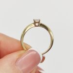 Sárga arany egy köves gyűrű