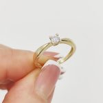 Sárga arany egy köves gyűrű