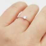 Fehér arany egy köves gyűrű