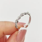 Fehér arany fonott gyűrű cirkóniákkal