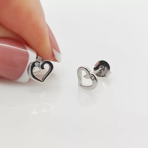 Fehér arany szív fülbevaló egy kővel