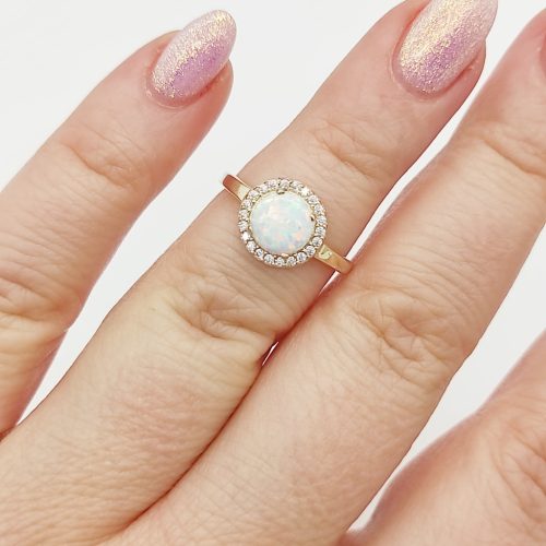 Sárga arany gyűrű fehér opállal