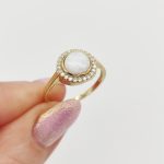 Sárga arany gyűrű fehér opállal