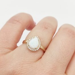 Sárga arany gyűrű fehér opállal