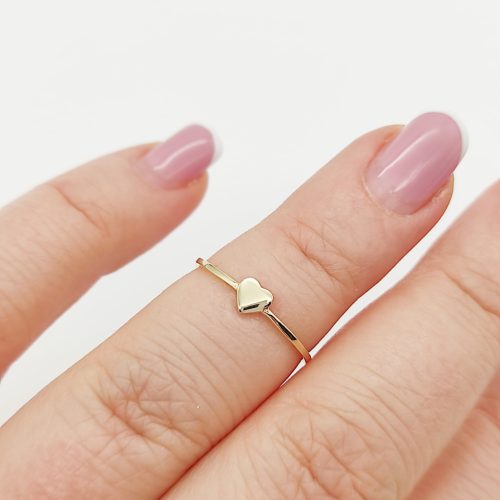 Sárga arany gyűrű szívvel