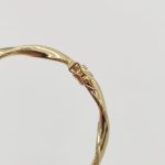 Sárga arany csavart metszett karperec