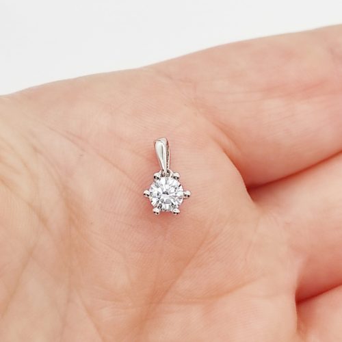 Fehér arany egy köves 6 karmos medál