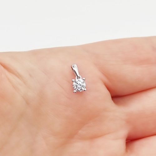 Fehér arany egy köves 4 karmos medál