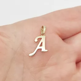 Sárga arany írott "A" betű medál