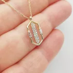 Sárga arany nyaklánc modern medállal