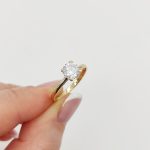 Sárga arany egy köves gyűrű