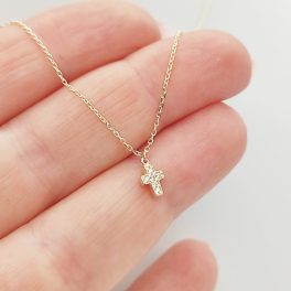 Sárga arany nyaklánc kis köves kereszttel