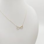 Sárga arany nyaklánc végtelennel és szívekkel