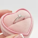 Fehér arany gyűrű gyémánttal