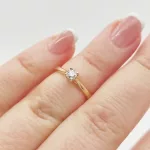 Sárga arany gyűrű gyémánttal