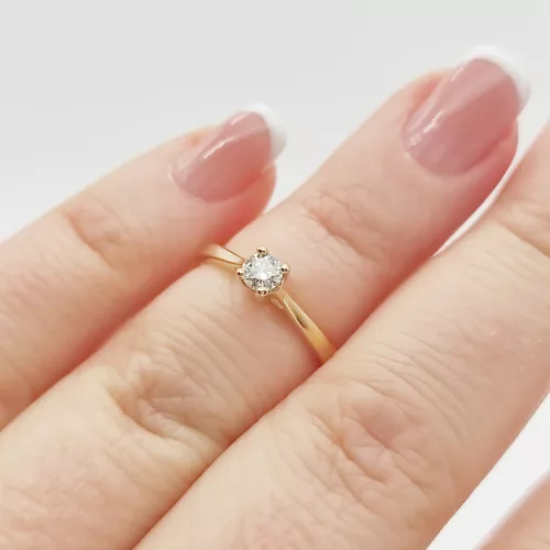 Sárga arany gyűrű gyémánttal