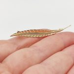 Sárga arany levelet formázó bross