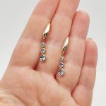 Sárga arany fülbevaló metszett mintával