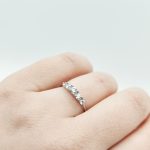 Fehér arany szikrázó gyűrű cirkóniákkal