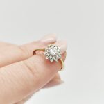 Sárga arany gyűrű virággal