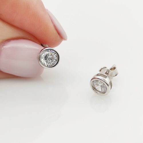 Fehér arany egy köves fülbevaló