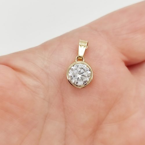 Sárga arany egy köves medál
