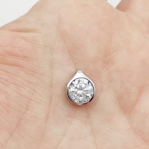 Fehér arany medál cirkóniával