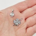 Fehér arany nagy lóhere medál